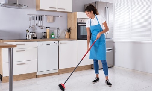 خطوات ونصائح لتنظيف المطبخ بسرعة